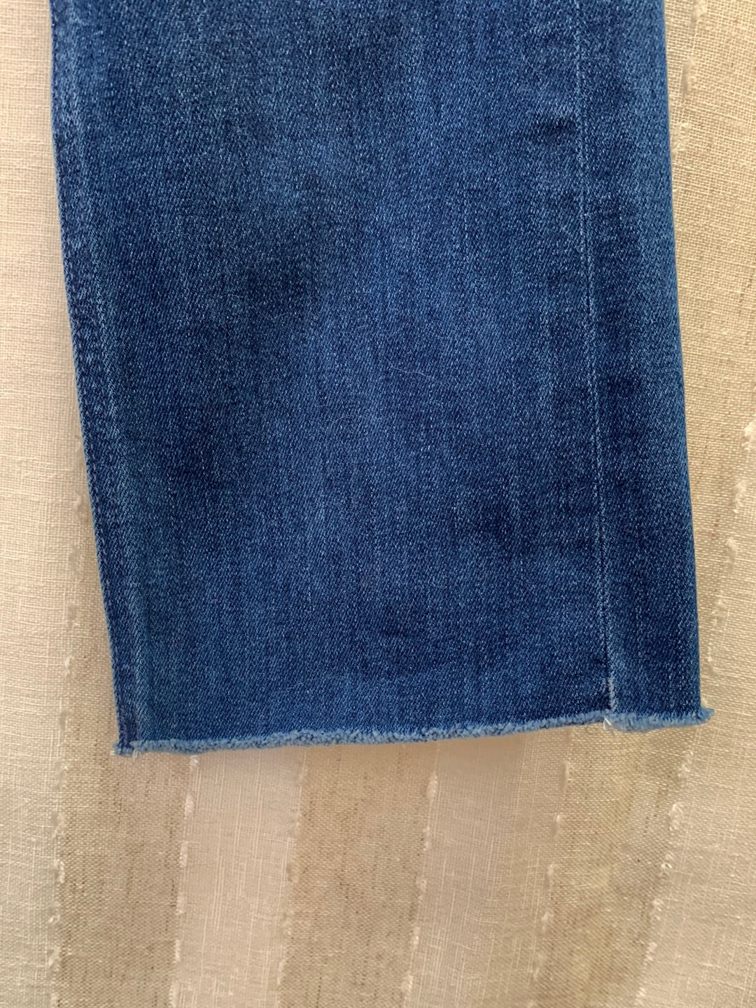 MOTHER squeeze it The Mid Rise Dazzler Crop Fray Jeans - 24