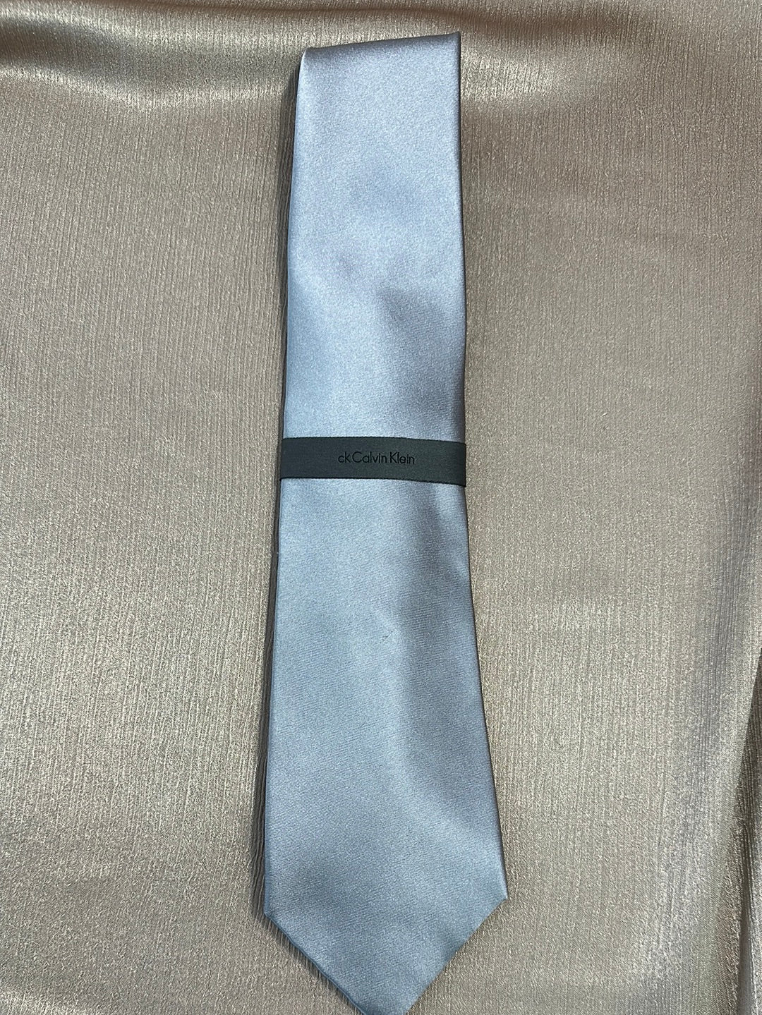 NWT - CALVIN KLEIN silver gray 100% Silk Extra Long Necktie - 4" x 63"
