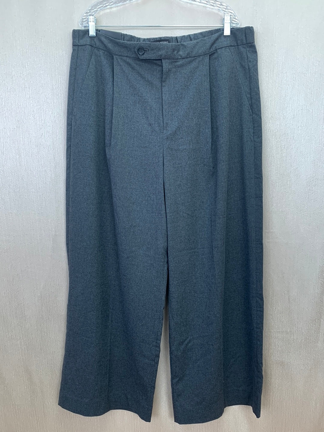 NWT - BANANA REPUBLIC gray High Rise Wide Leg Pleat Pants - 18 –  CommunityWorx Thrift Online