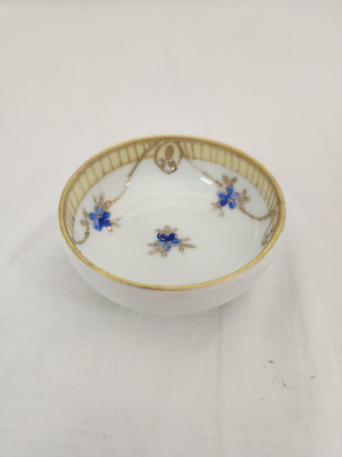 VTG - Hand Painted Salt Dip - Blue Flowers w/Gold Accent Trim Three Legged by Japan I E Co.