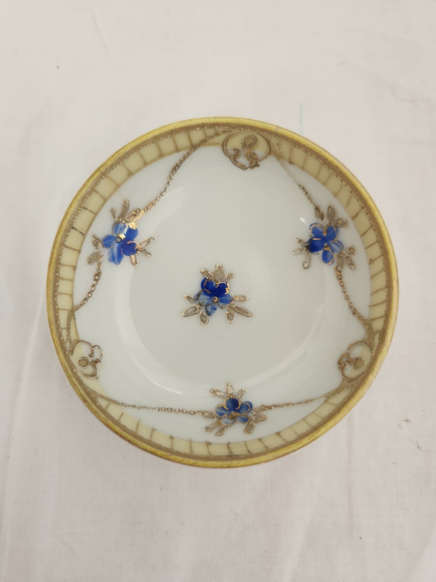 VTG - Hand Painted Salt Dip - Blue Flowers w/Gold Accent Trim Three Legged by Japan I E Co.