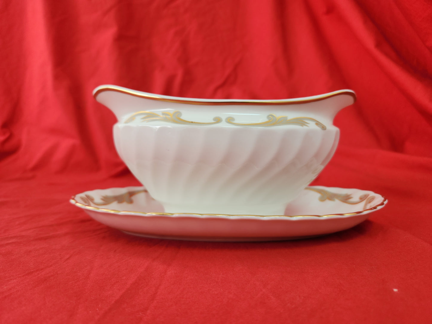 Syracuse Gray & Gold Baroque Gravy Boat w/Attached Underplate