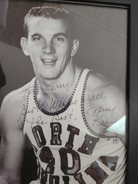 VTG/Rare Signed Photo of UNC Basketball Star #40 Tommy Kearns
