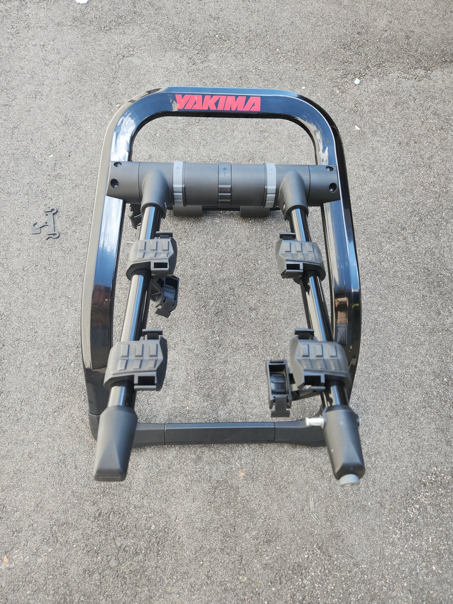 Yakima fullback 2 bike rack w/mounting straps - trunk mount (no bike straps/no key) LOCAL PICK-UP ONLY