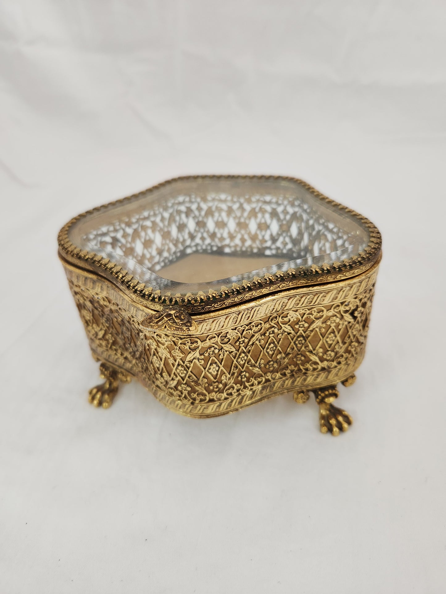 VTG - STYLEBUILT Accessories Filigree Gold Tone Trinket Box w/Beveled Glass Top