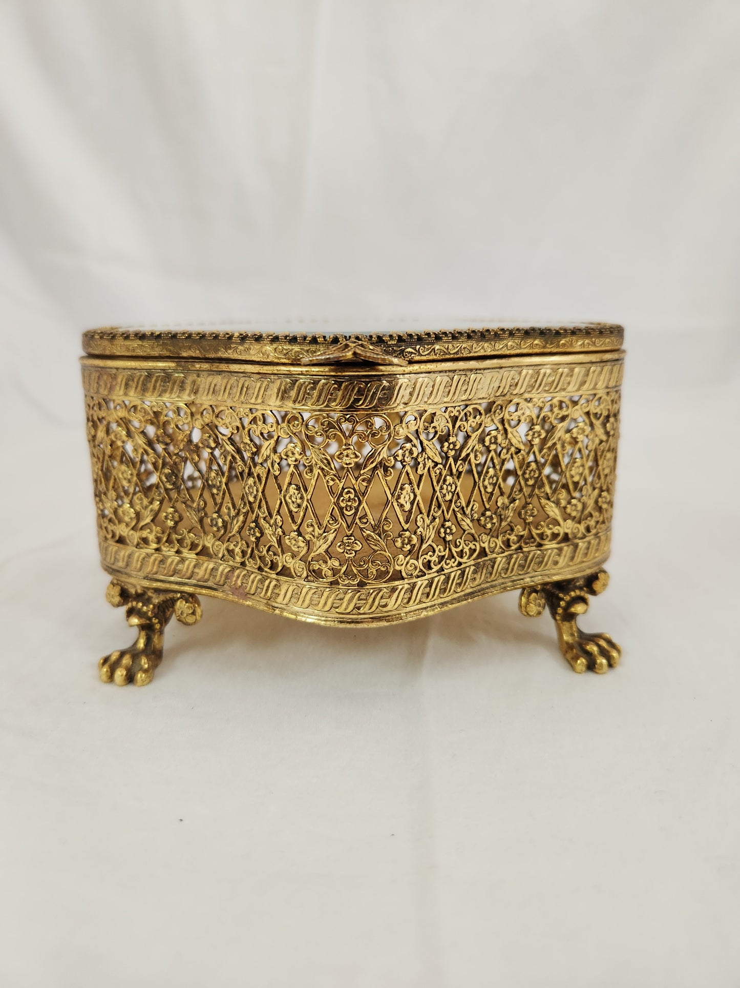 VTG - STYLEBUILT Accessories Filigree Gold Tone Trinket Box w/Beveled Glass Top