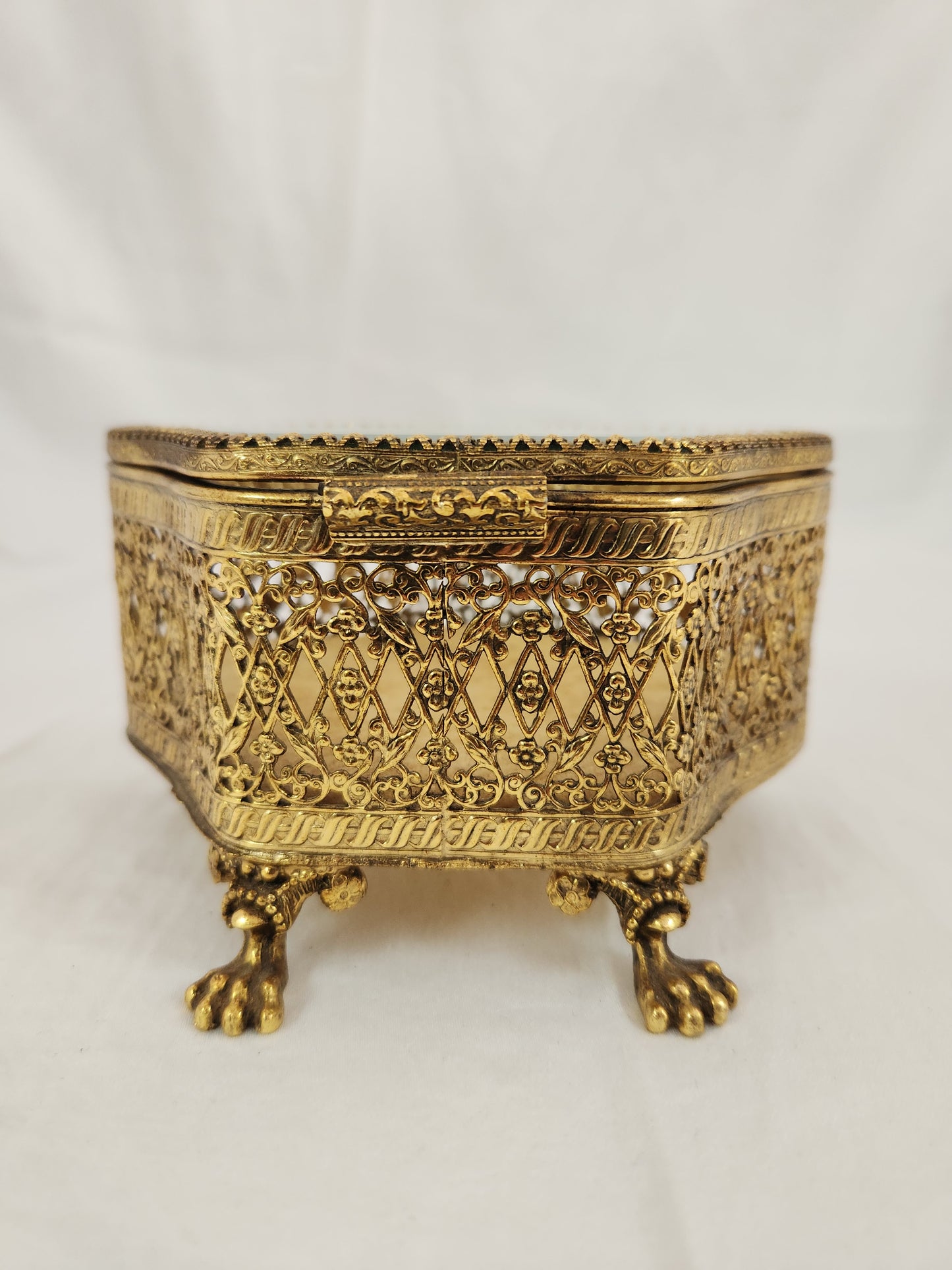 VTG - STYLEBUILT Accessories Filigree Gold Tone Trinket Box w/Beveled Glass Top