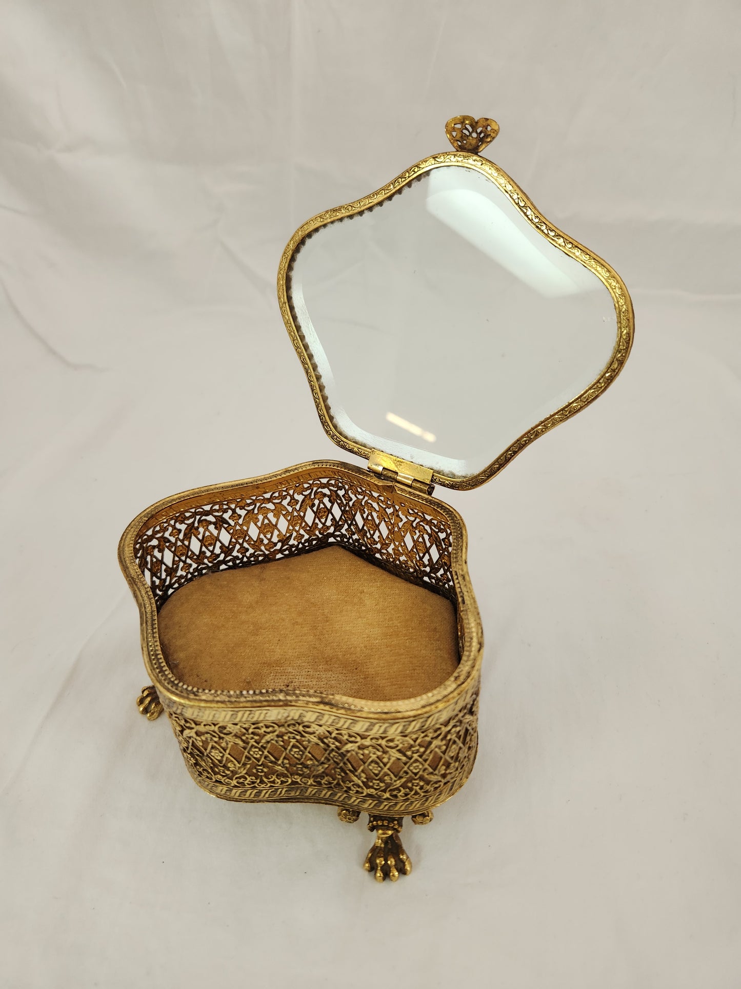 VTG - STYLEBUILT Accessories Filigree Gold Tone Trinket Box w/Beveled Glass Top