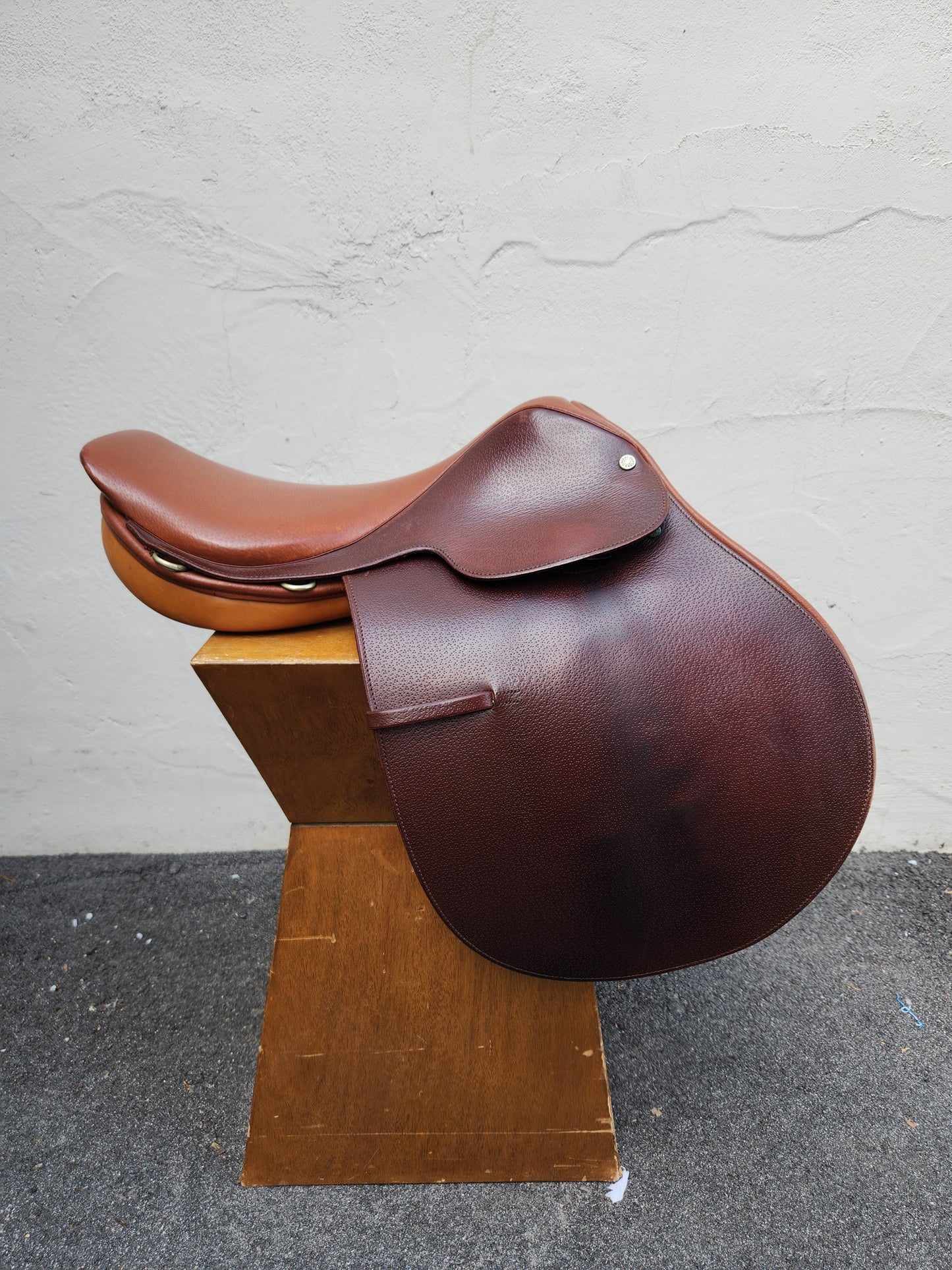 Crosby England 16.5" Prix Des Nations Spring Seat