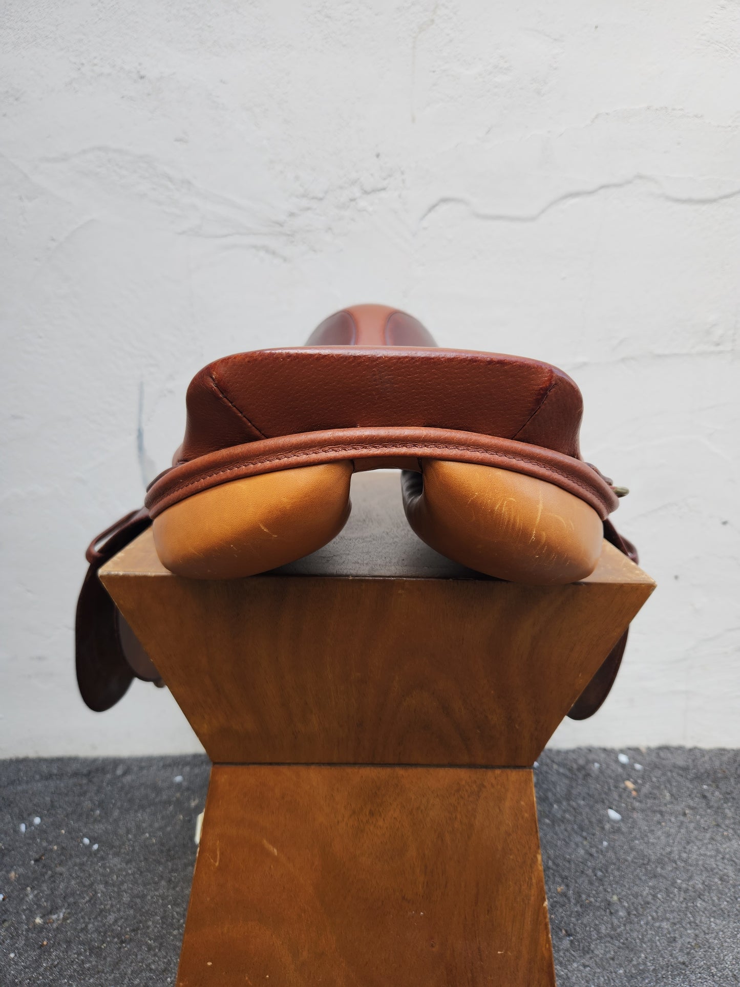 Crosby England 16.5" Prix Des Nations Spring Seat