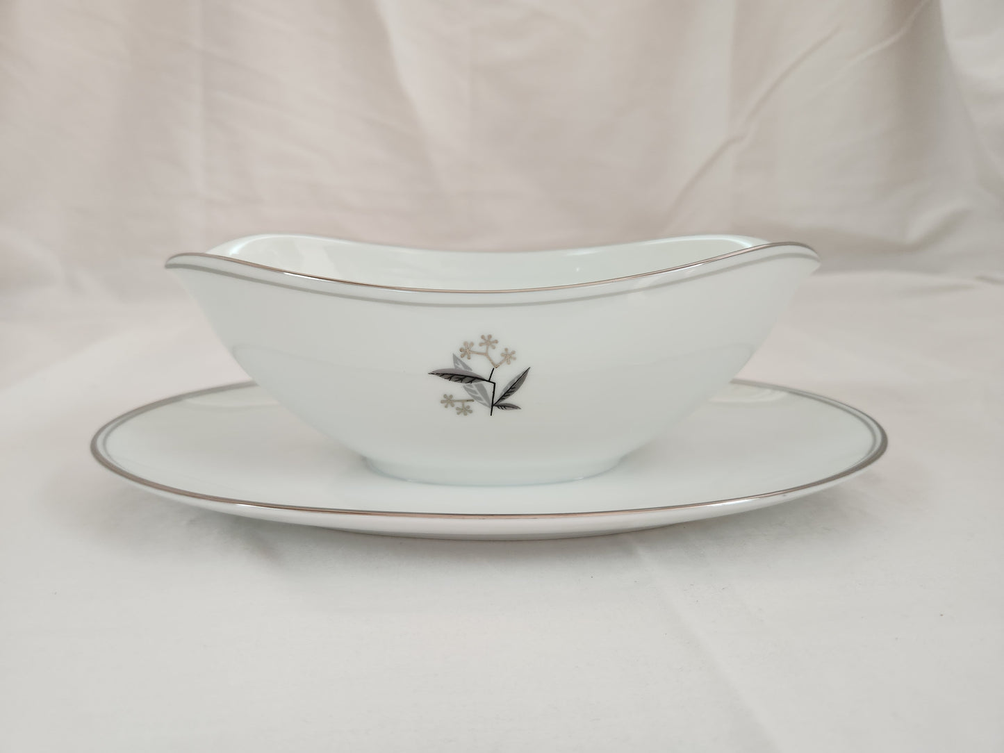 Noritake Graycliff Gravy Boat with Attached Underplate #5861