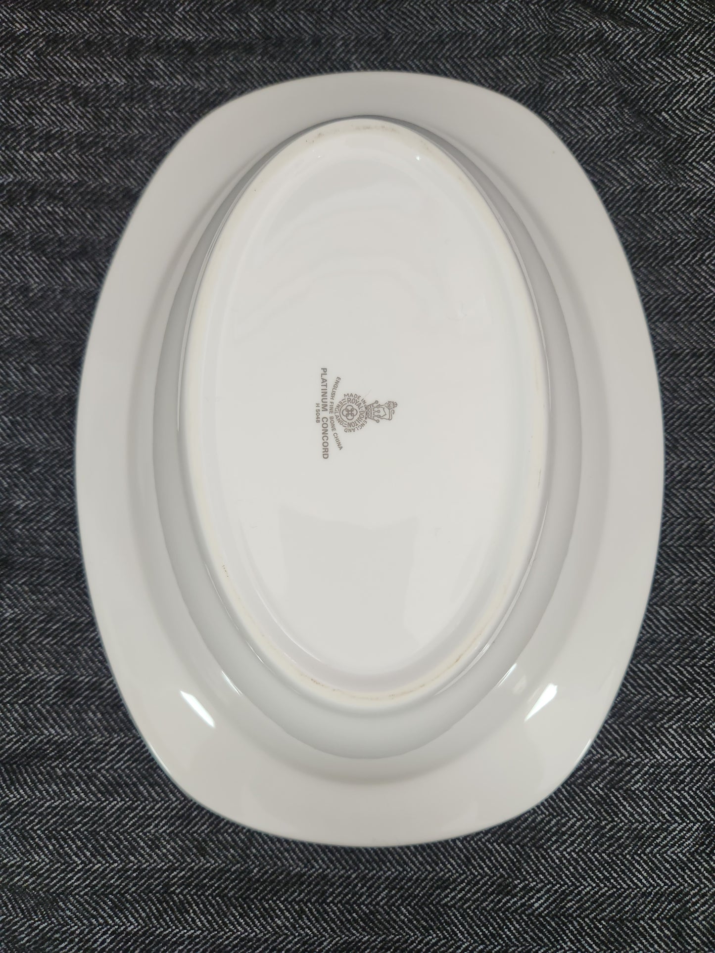 Concord Platinum 11" Oval Vegetable Bowl w/Lid by Royal Doulton - #H5048