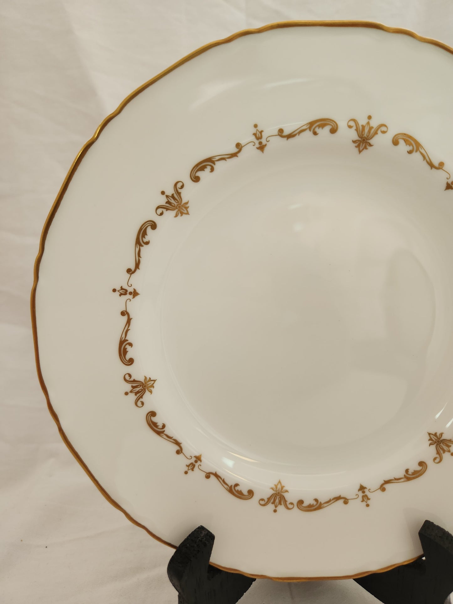 Royal Worcester Bone China 9" Gold Chantilly Luncheon Plate