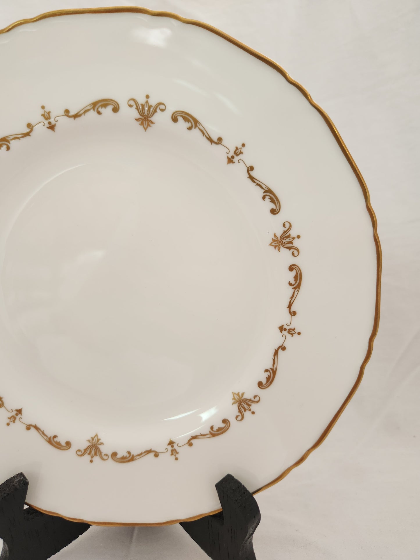 Royal Worcester Bone China 9" Gold Chantilly Luncheon Plate