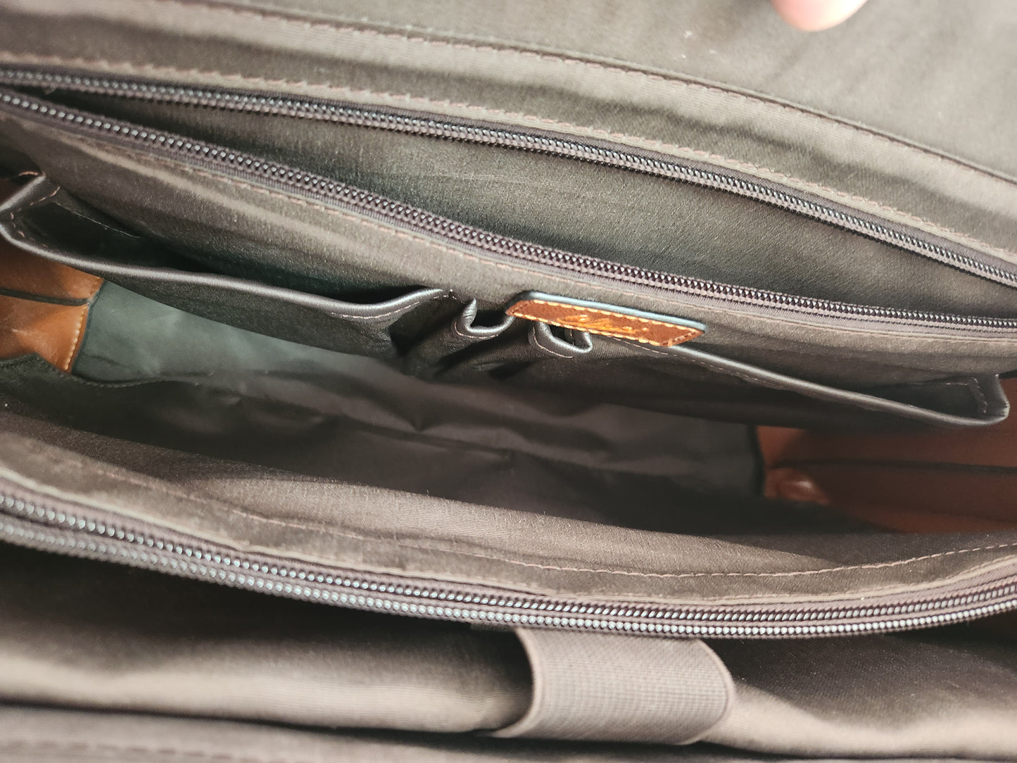 CLUCI Genuine Leather Briefcase holds a slim 15.6 Inch Laptop