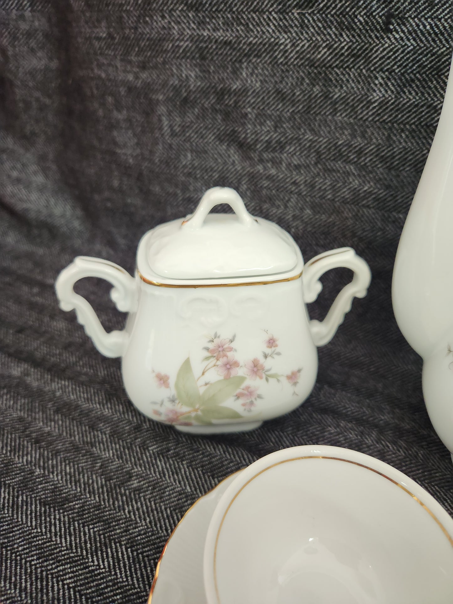 VTG - Vista Alegre 13-piece Floral Coffee/Tea Set with Gold Trim