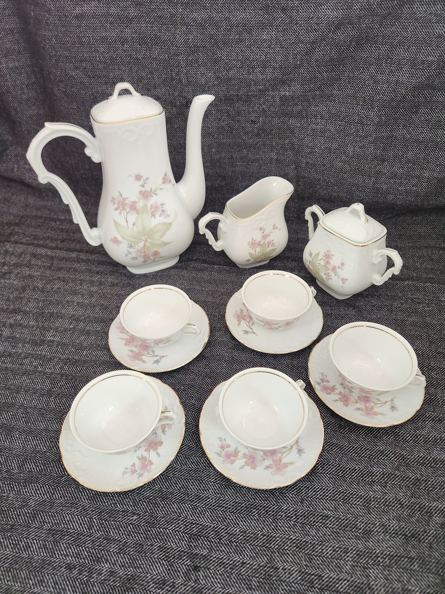 VTG - Vista Alegre 13-piece Floral Coffee/Tea Set with Gold Trim