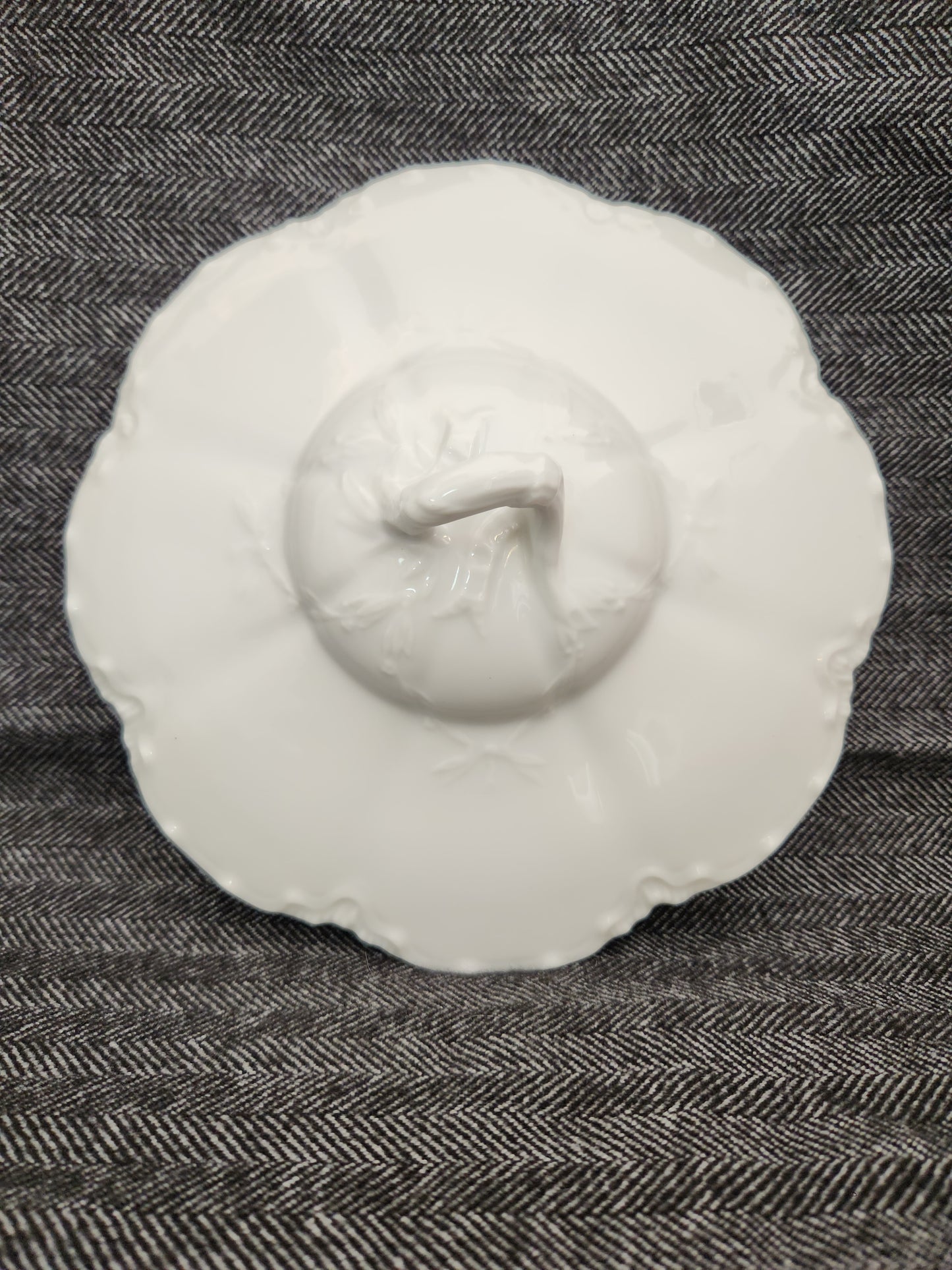 Haviland Ranson Round Vegetable Bowl Lid with Vine Finale - 6-5/8" inside diameter