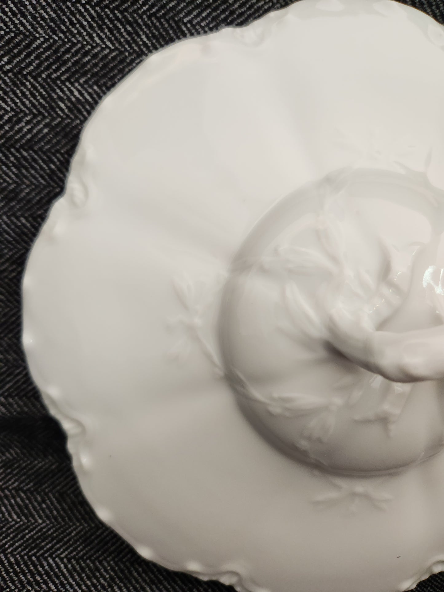 Haviland Ranson Round Vegetable Bowl Lid with Vine Finale - 6-5/8" inside diameter
