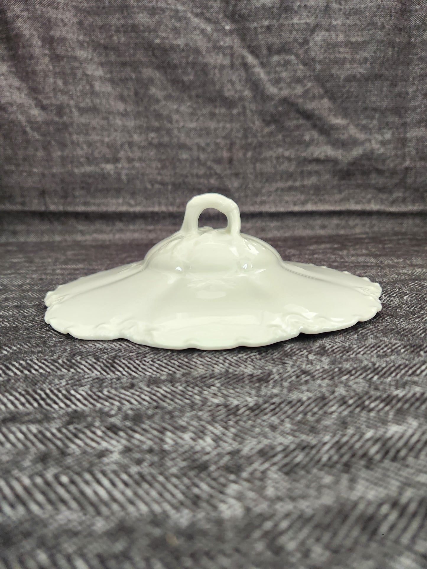 Haviland Ranson Round Vegetable Bowl Lid with Vine Finale - 6-5/8" inside diameter