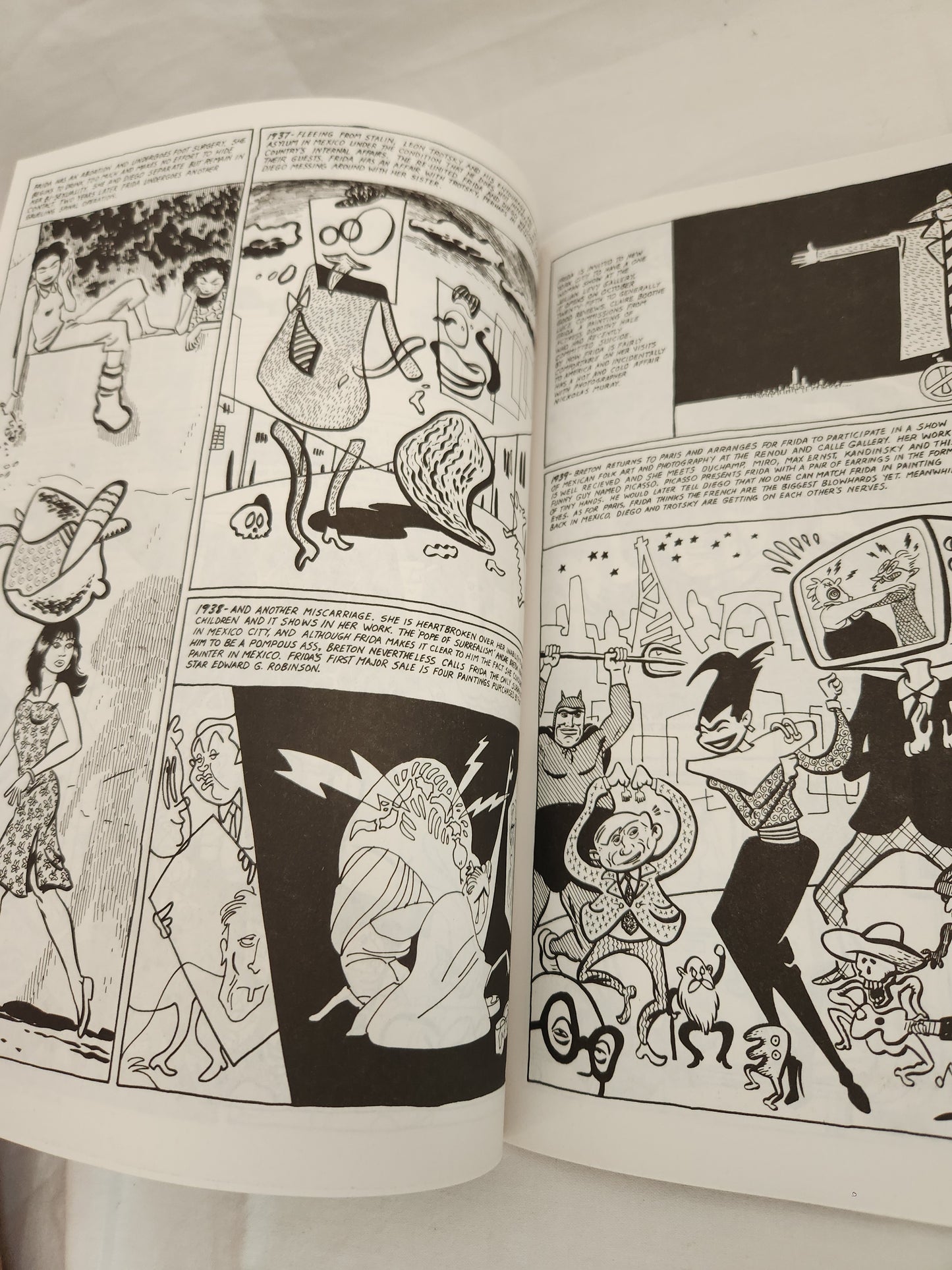 1988 - Love & Rockets Comic Book #28 by Fantagraphics Books