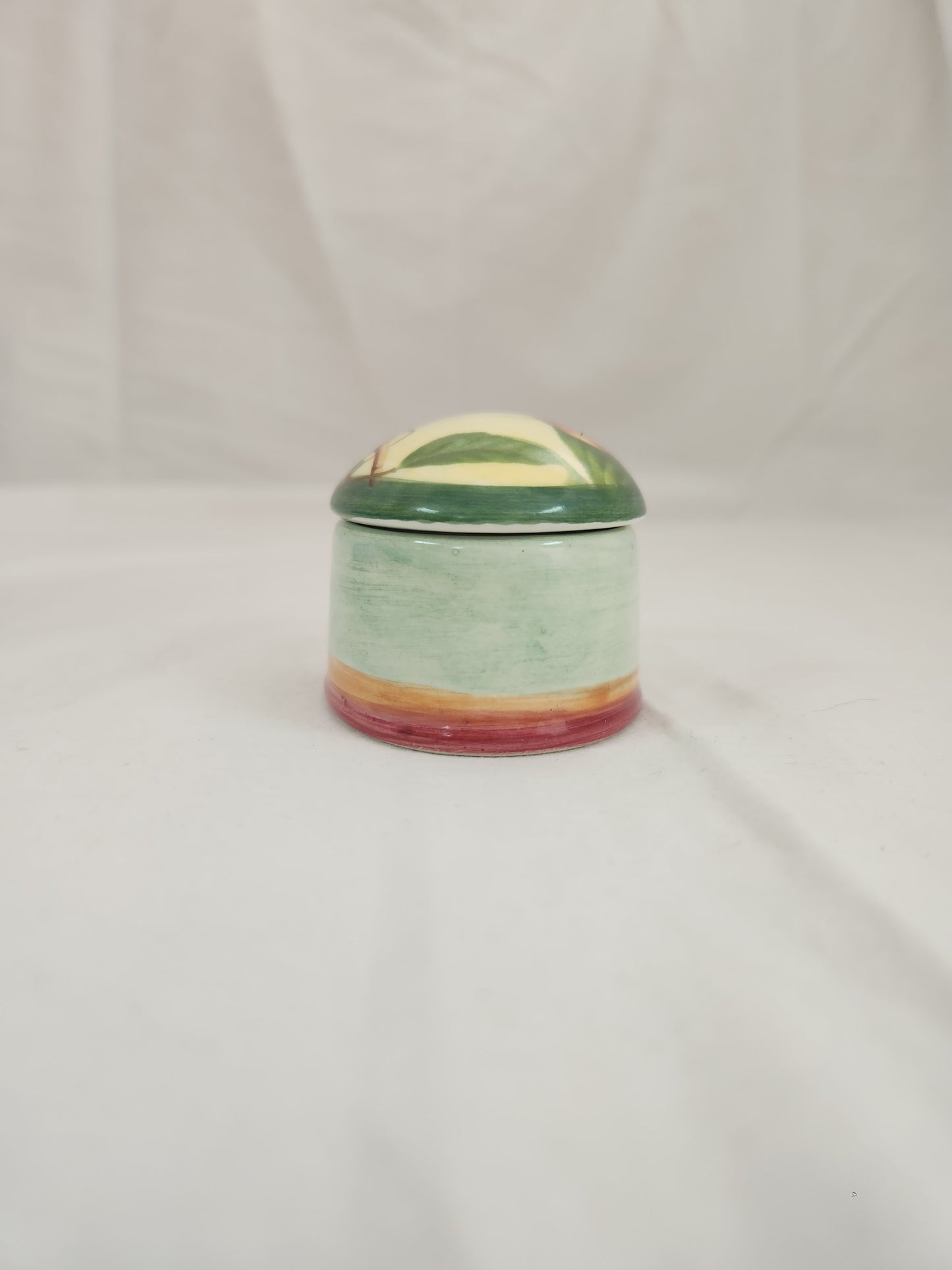 Villeroy & Boch French Country 2-3/4" Cherry Trinket Box