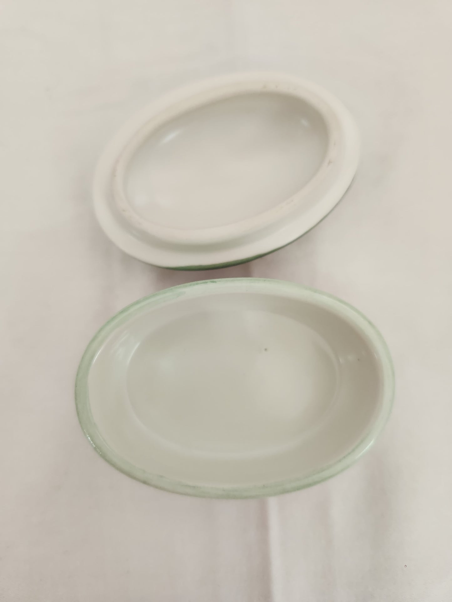 Villeroy & Boch French Country 2-3/4" Cherry Trinket Box
