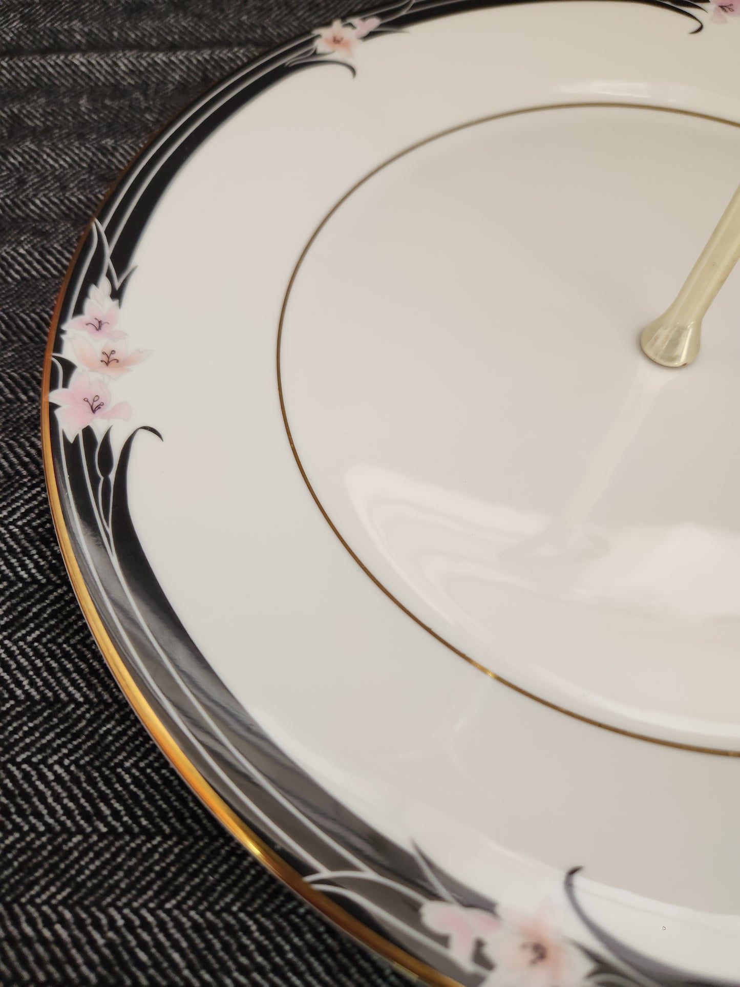 1984 Royal Doulton "Enchantment" Round Serving Plate w/Handle - TC-1156