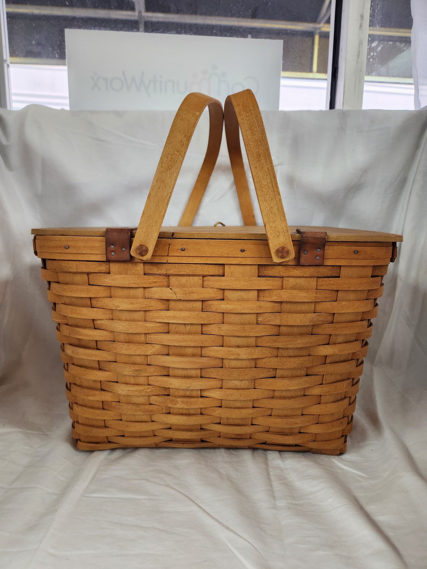 Longaberger Oak Lid Double Handle Picnic Basket