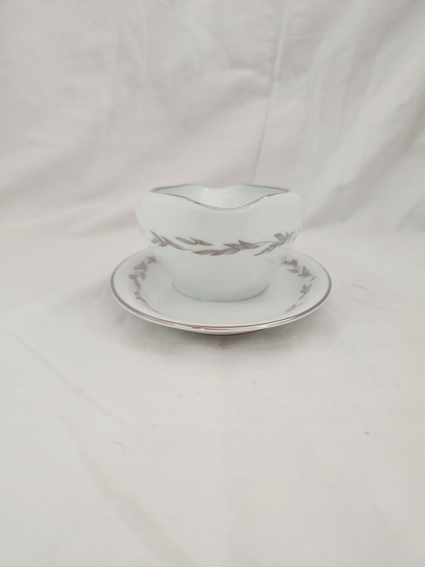 Noritake Graywood Gravy Boat with Attached Underplate #6041
