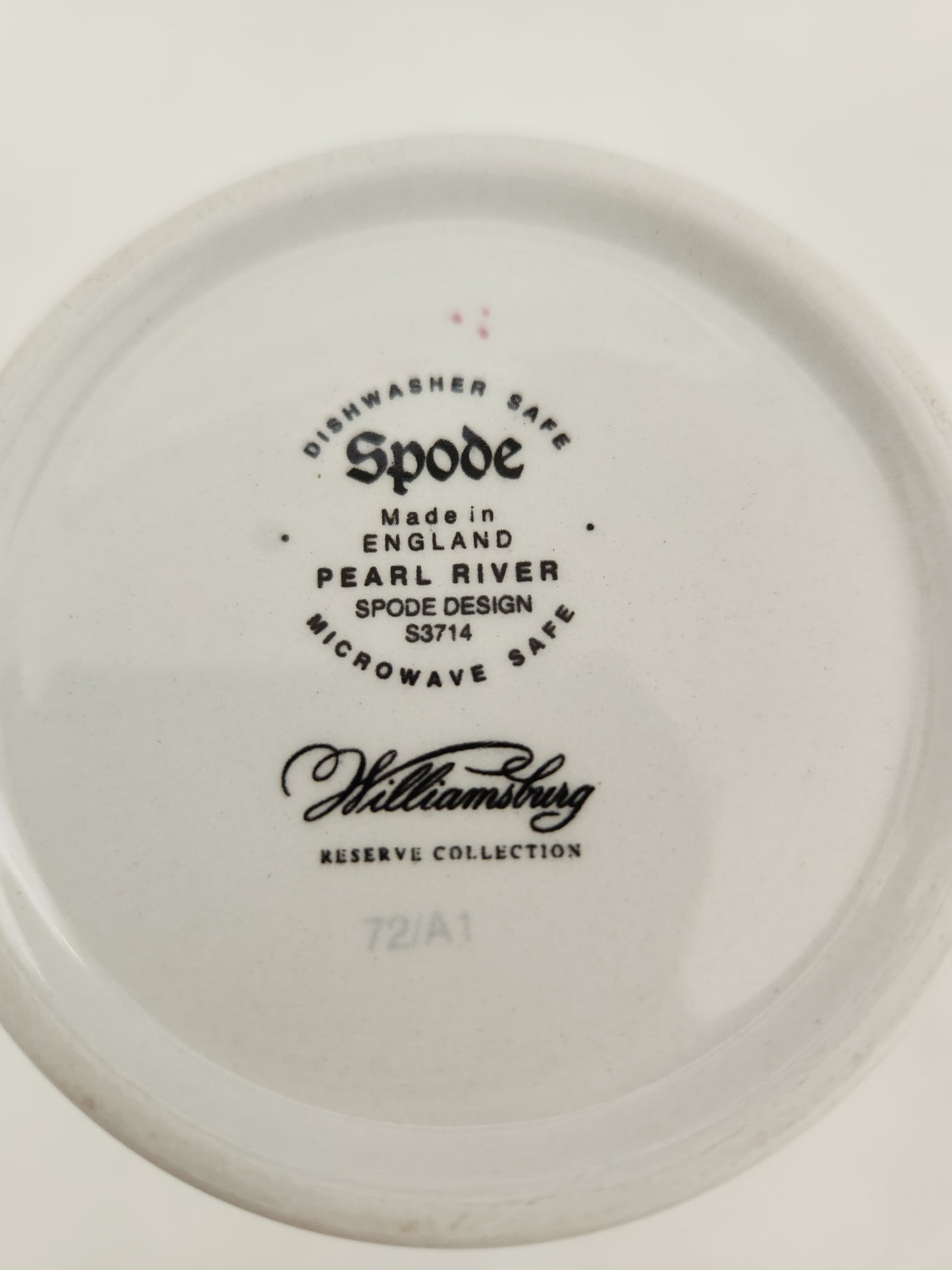 Williamsburg Reserve Collection "Pearl River" Mug by Spode #S3714 (flaw)