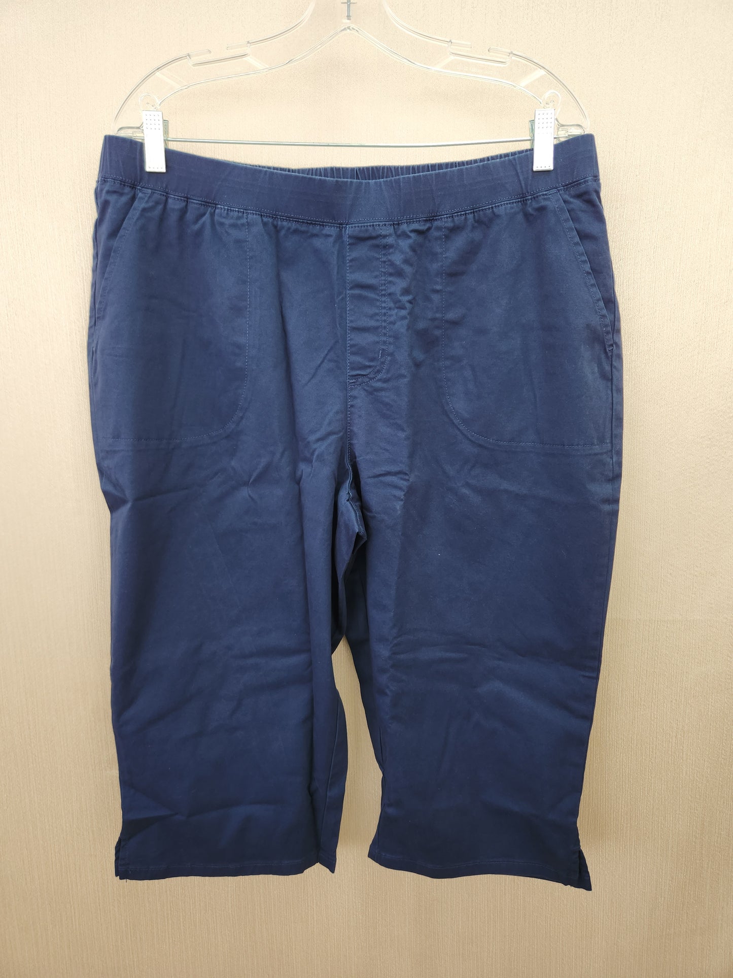 D&Co Navy Elastic Waistband Capri Pants - Size: L