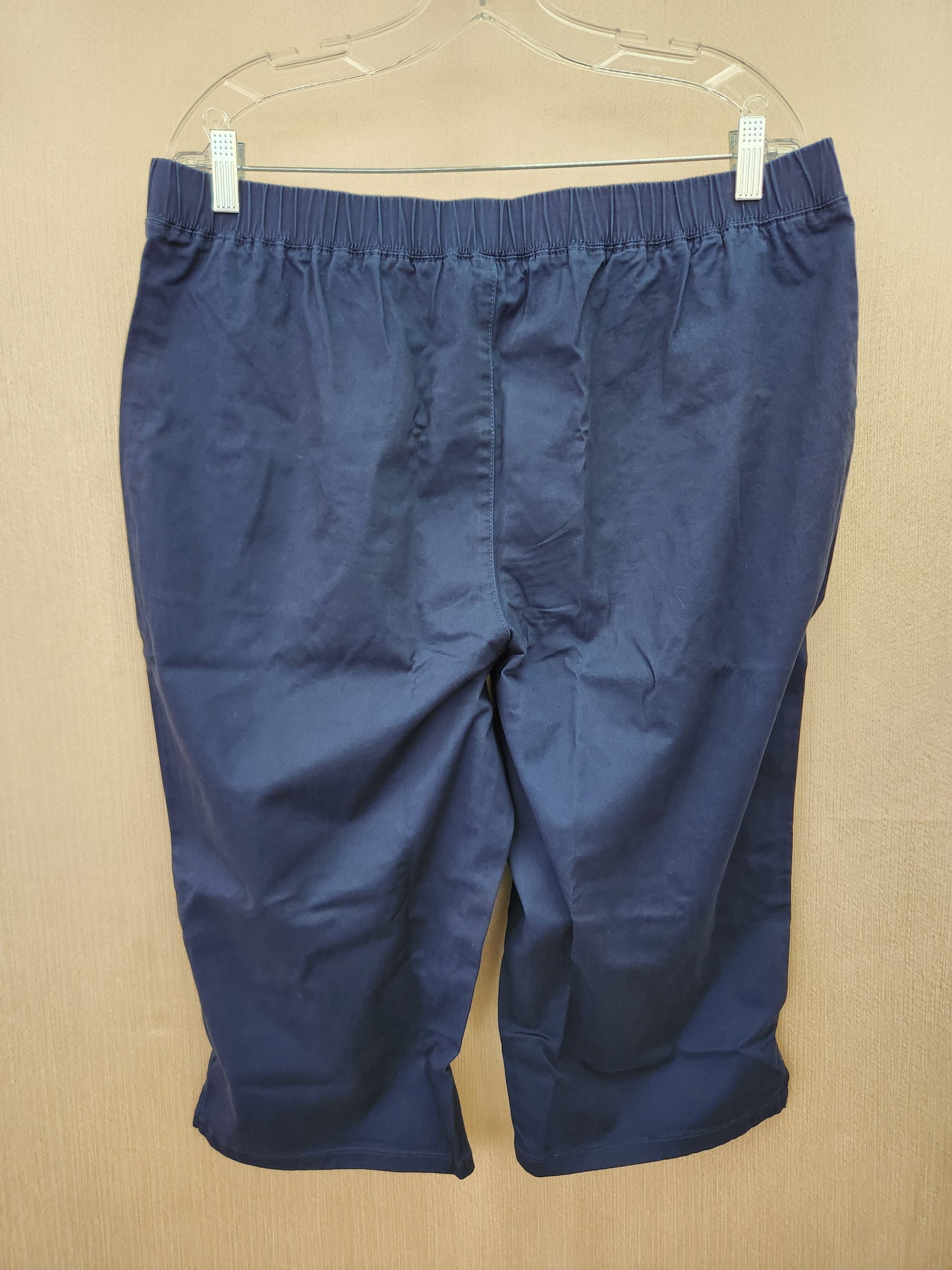 D&Co Navy Elastic Waistband Capri Pants - Size: L