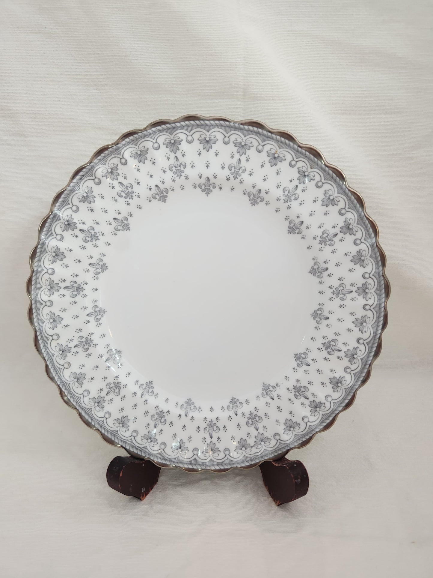 Fleur de Lys Grey 7-7/8" Salad Plate by Spode (Bone, Platinum Trim) - Y7515