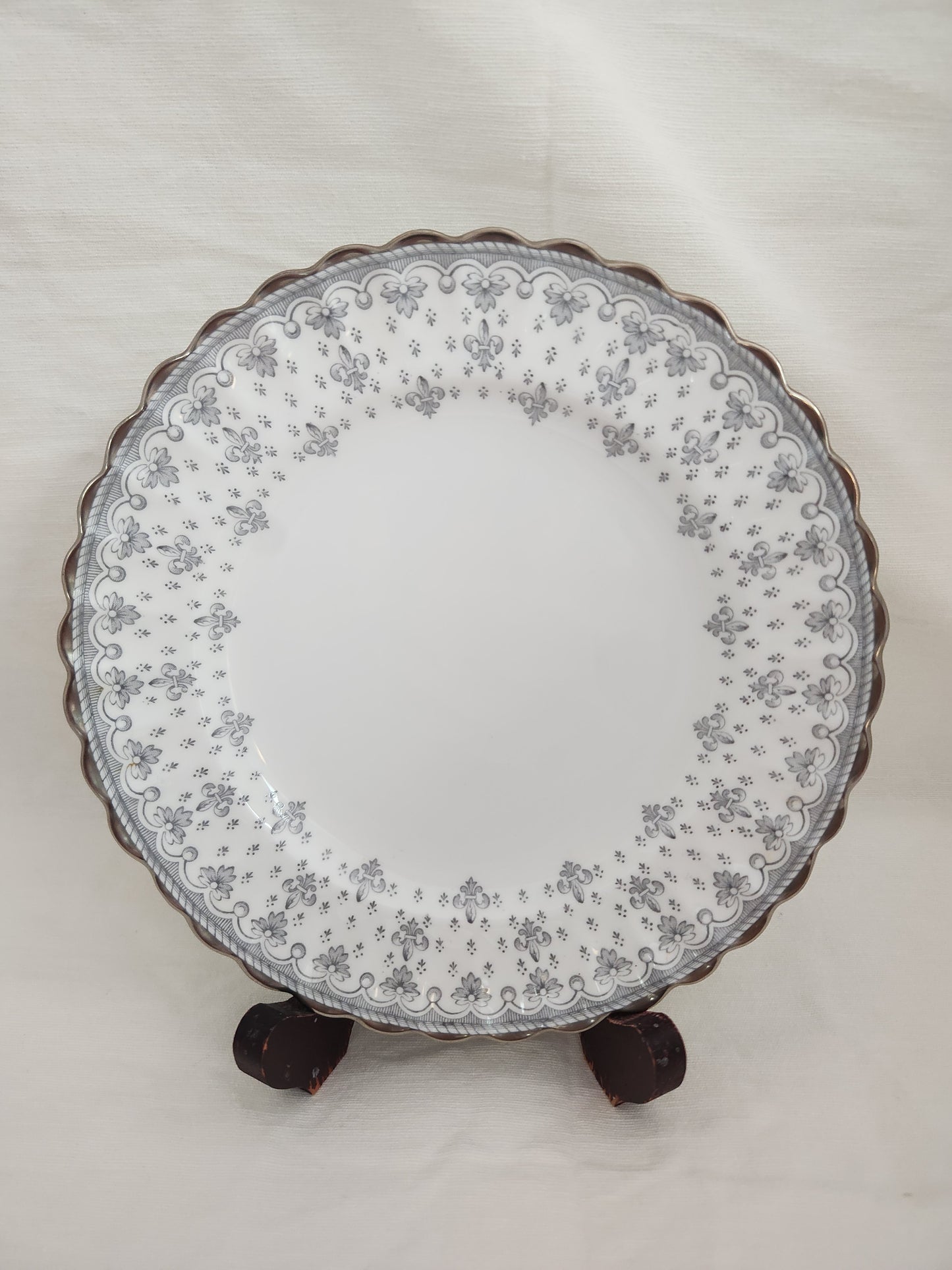 Fleur de Lys Grey 7-7/8" Salad Plate by Spode (Bone, Platinum Trim) - Y7515
