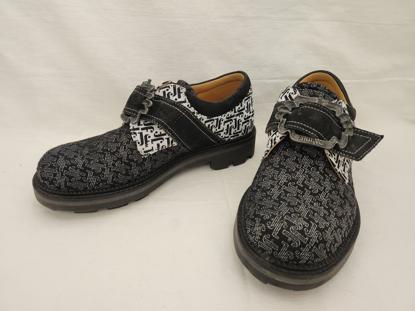 RARE - John Fluevog 7th Heaven Johane Angel shoe with custom buckle - Size: M7/W9