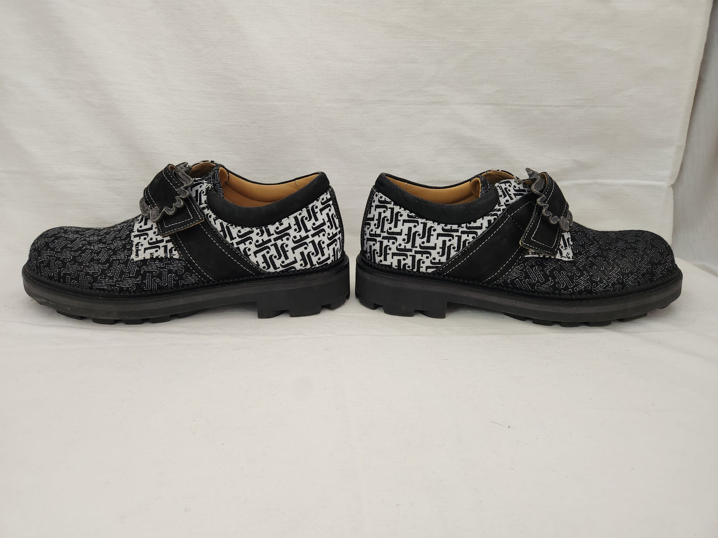 RARE - John Fluevog 7th Heaven Johane Angel shoe with custom buckle - Size: M7/W9