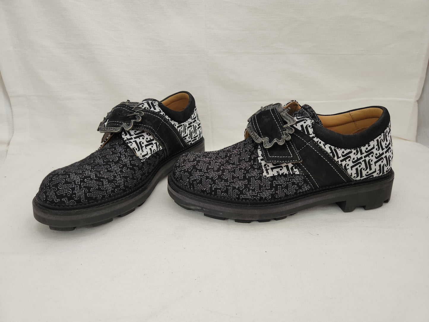 RARE - John Fluevog 7th Heaven Johane Angel shoe with custom buckle - Size: M7/W9