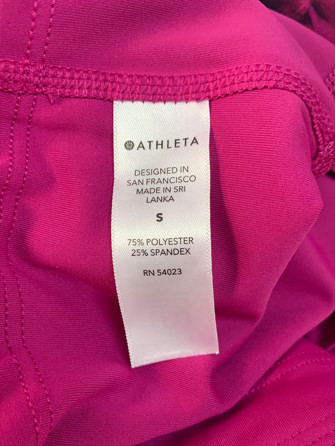 ATHLETA fuchsia pink Ultimate Stash Pocket 7" Short - Small