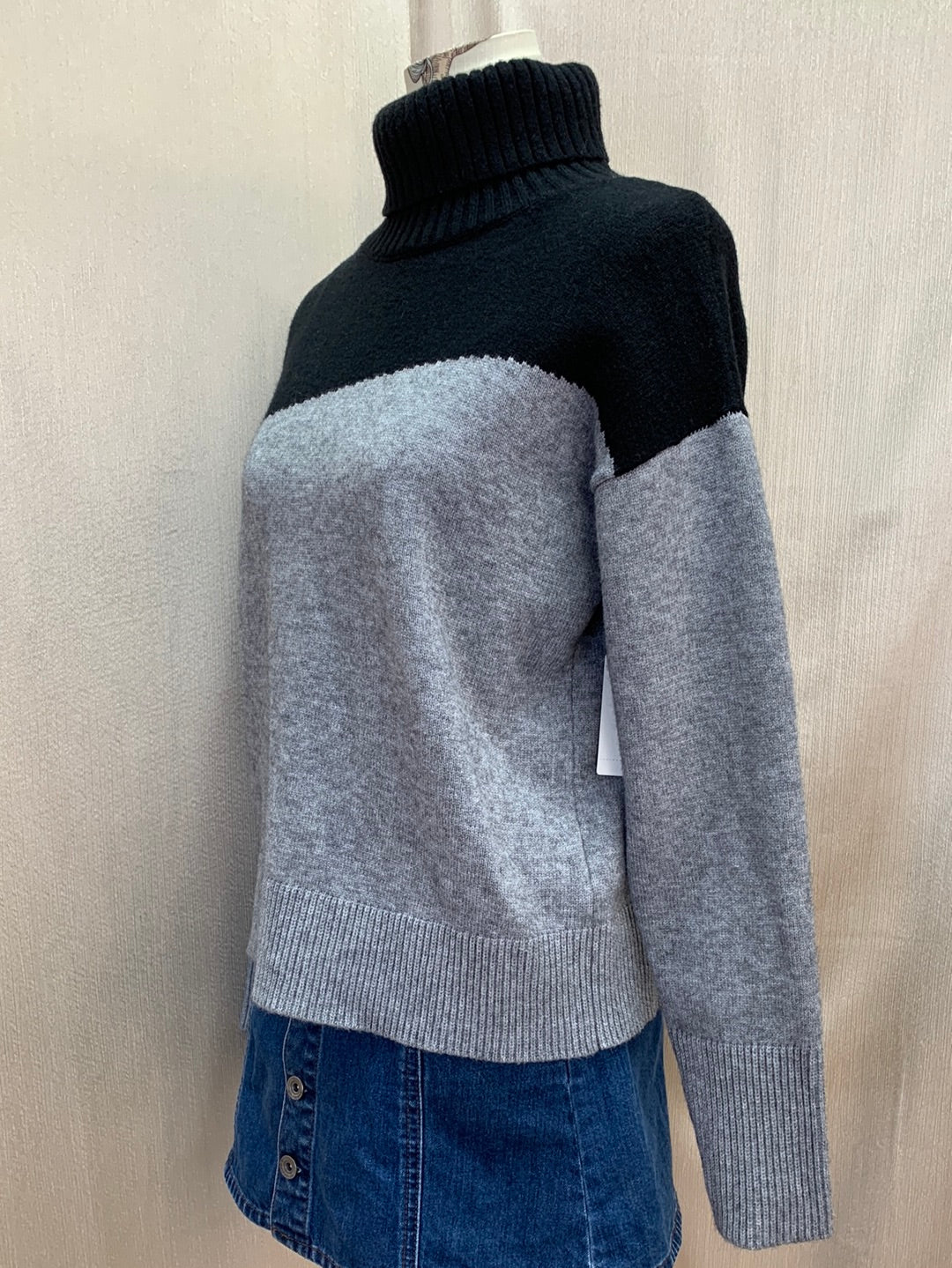 NWT - ANTHROPOLOGIE black grey Colorblock Turtleneck Sweater - S