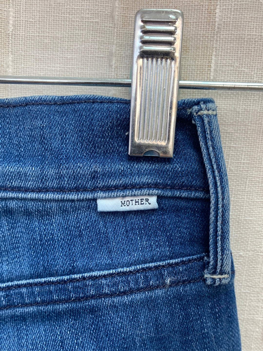MOTHER squeeze it The Mid Rise Dazzler Crop Fray Jeans - 24