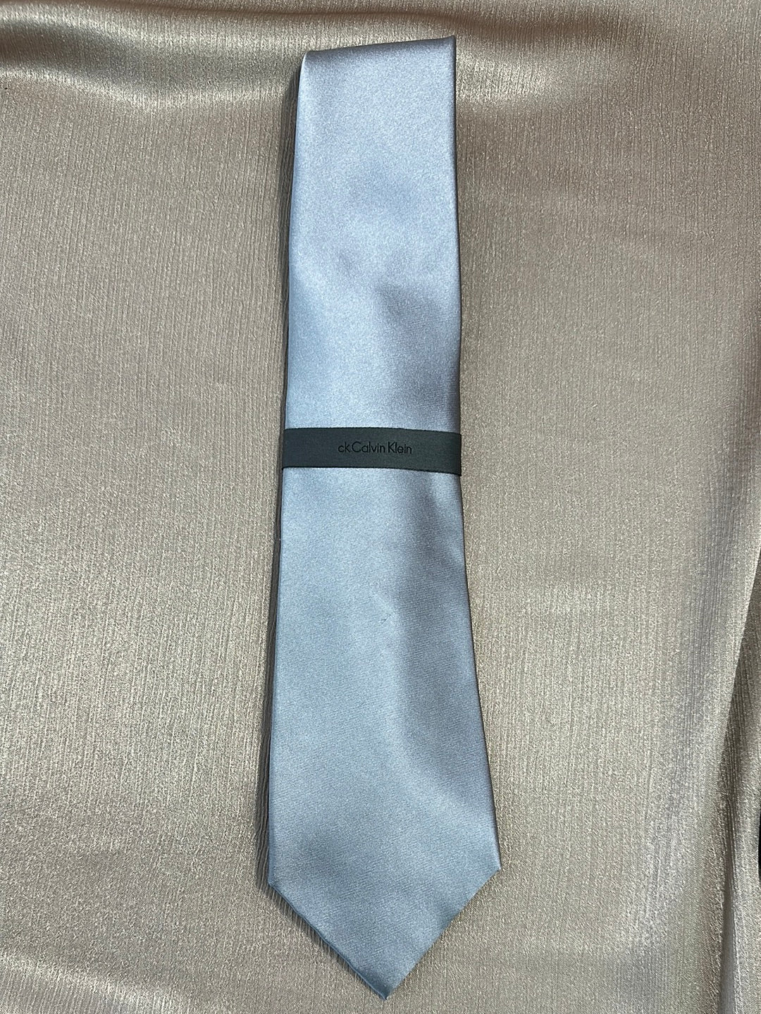 NWT - CALVIN KLEIN silver gray 100% Silk Extra Long Necktie - 4" x 63"