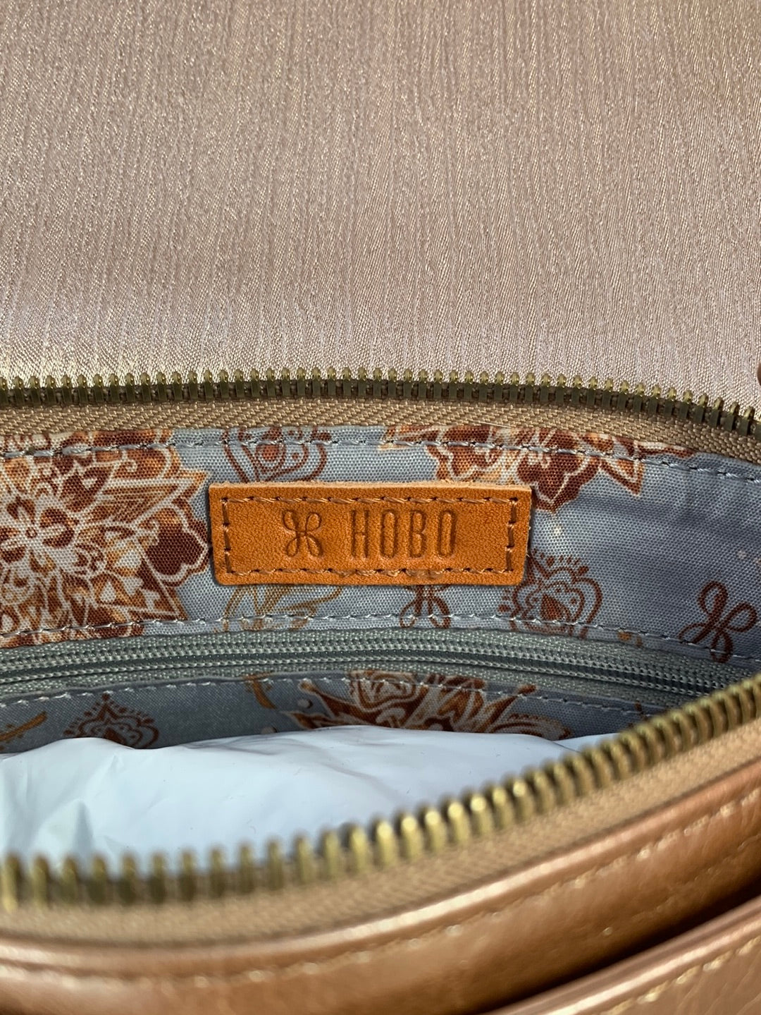 NWT - HOBO metallic rose gold Leather Cadence Convertible Crossbody Bag