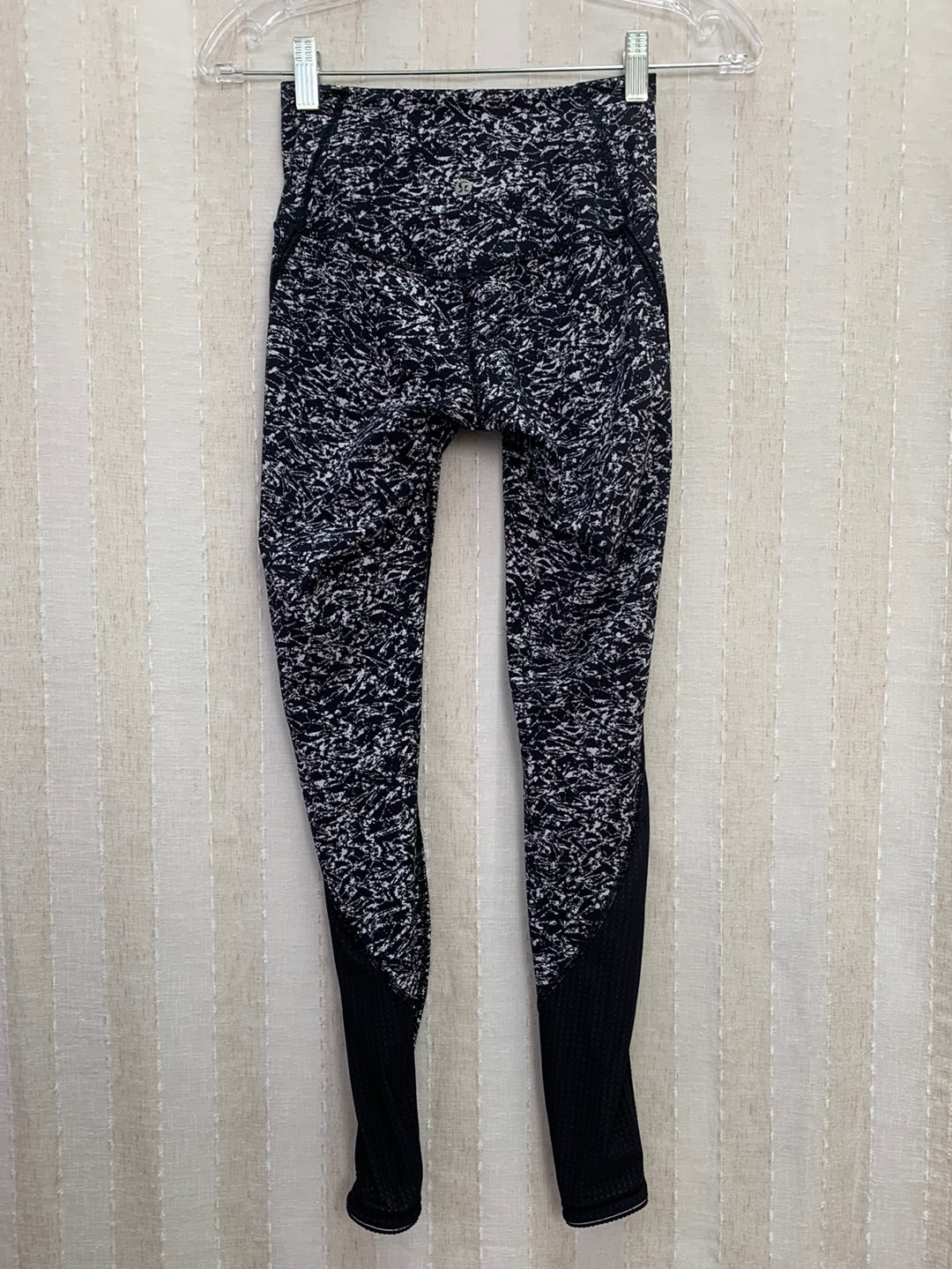LULULEMON black print 27" Inseam Mesh Detail Athletic Yoga Leggings - 2