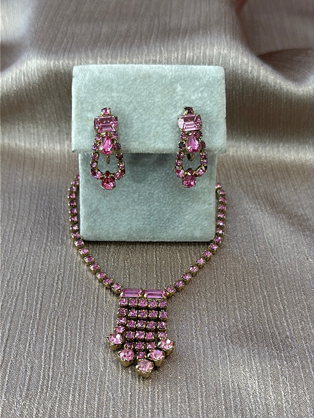 Vintage - WEISS pink Rhinestone Clip Earrings & Necklace Set - 16.25"