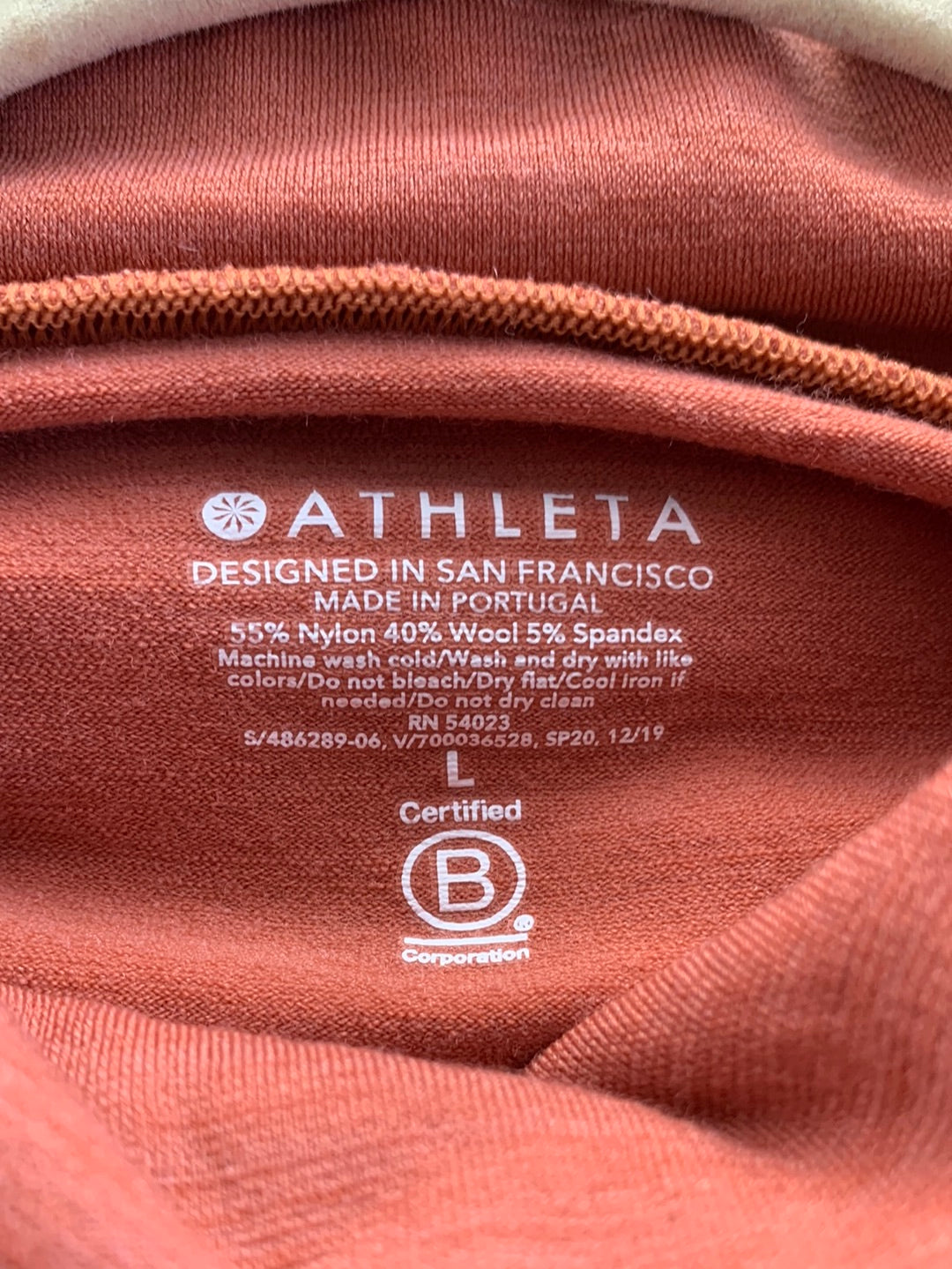 NWT - ATHLETA etruscan red Wool Blend Foresthill Ascent Turtleneck - L