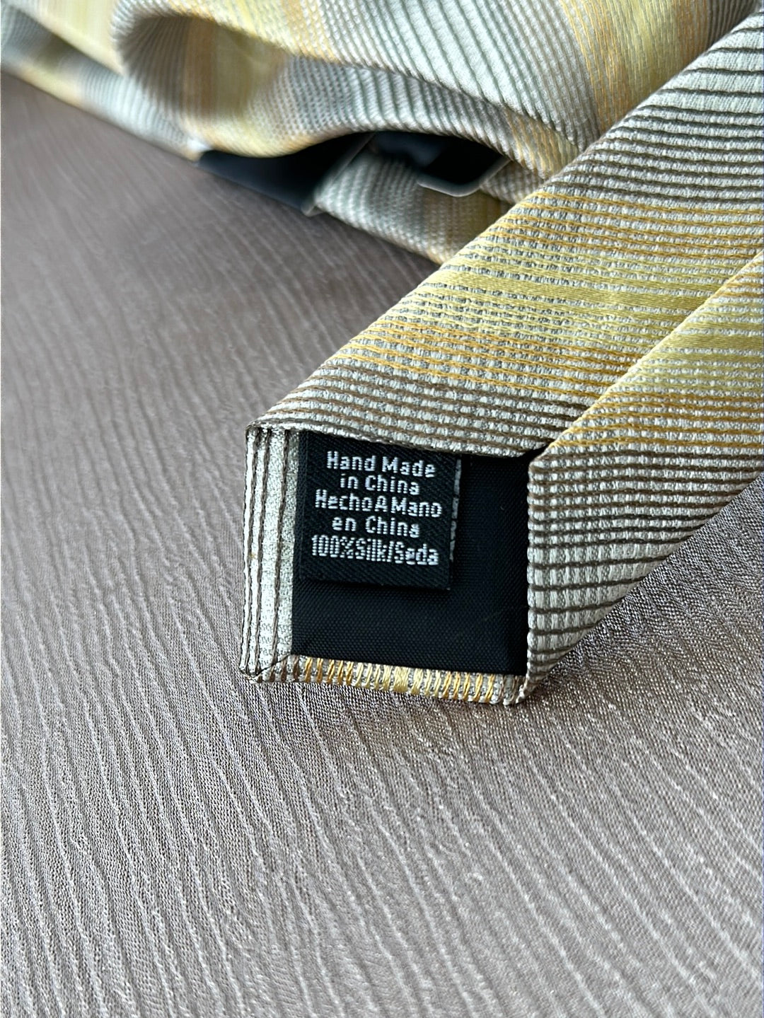 NWT - VAN HEUSEN yellow & light brown Stripe 100% Silk Necktie - 4" x 57"
