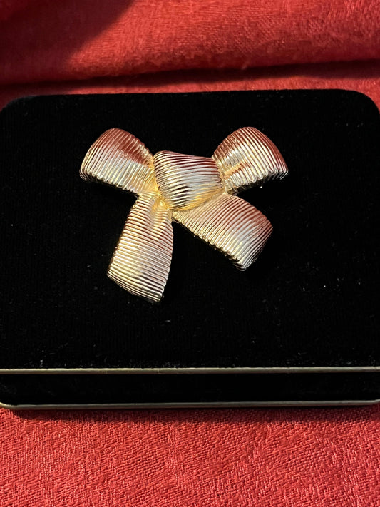 Vintage CHRISTIAN DIOR Gold Tone Textured Bow Knot Brooch