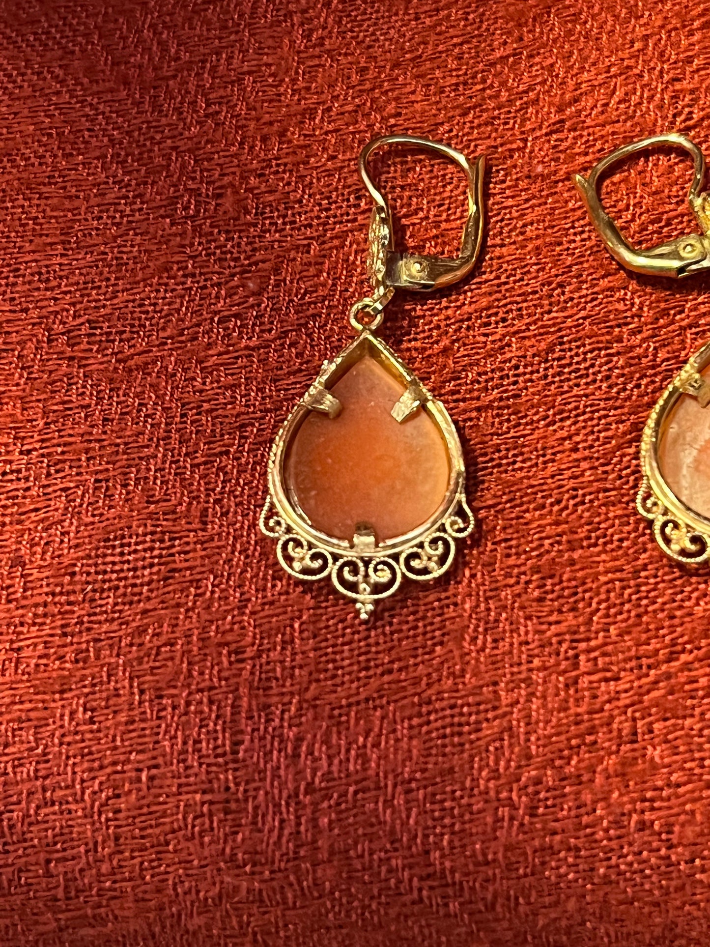 Vtg 14KT Gold Made in Italy Cameo and Cameo Earring Set