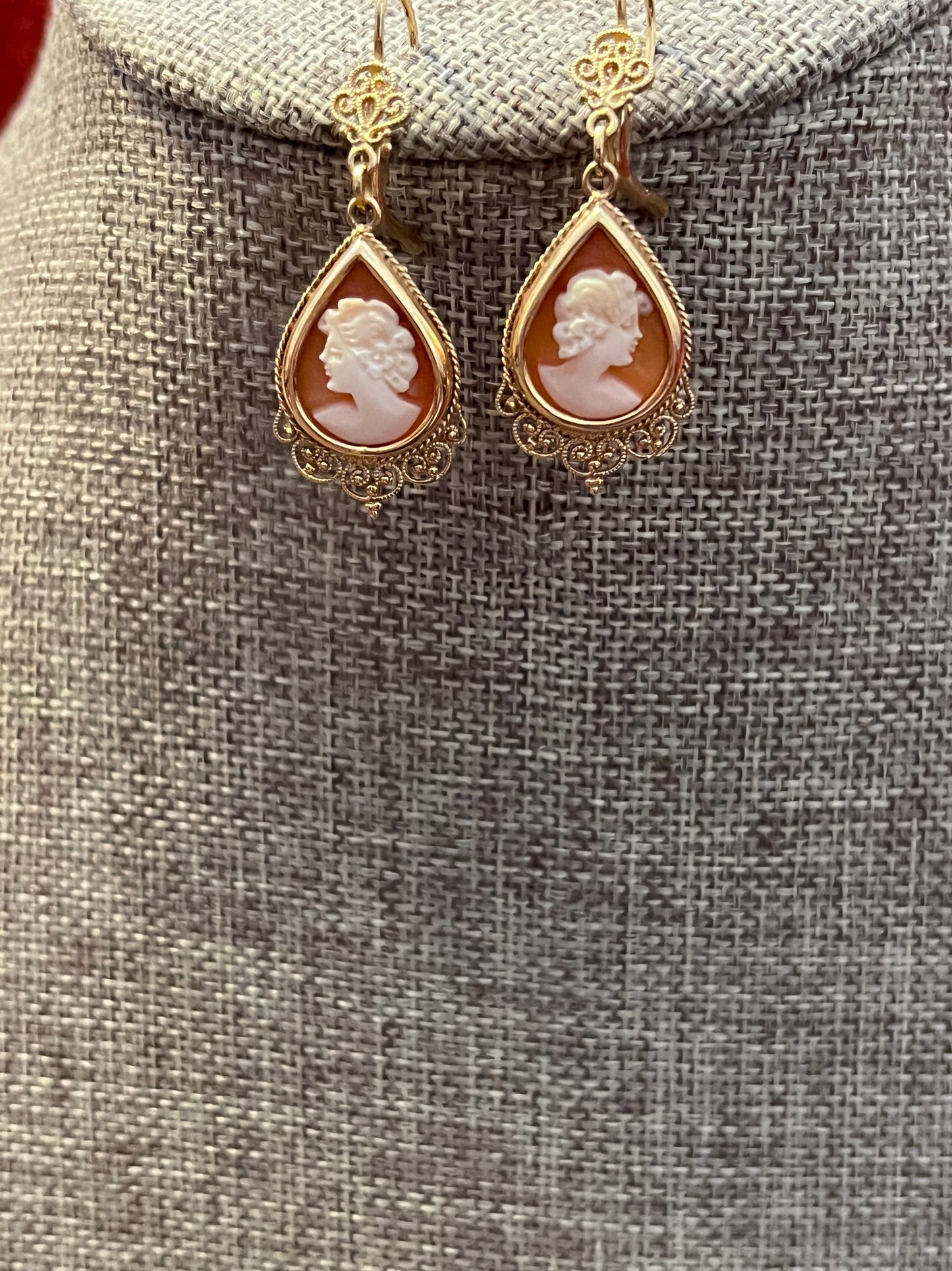 Vtg 14KT Gold Made in Italy Cameo and Cameo Earring Set